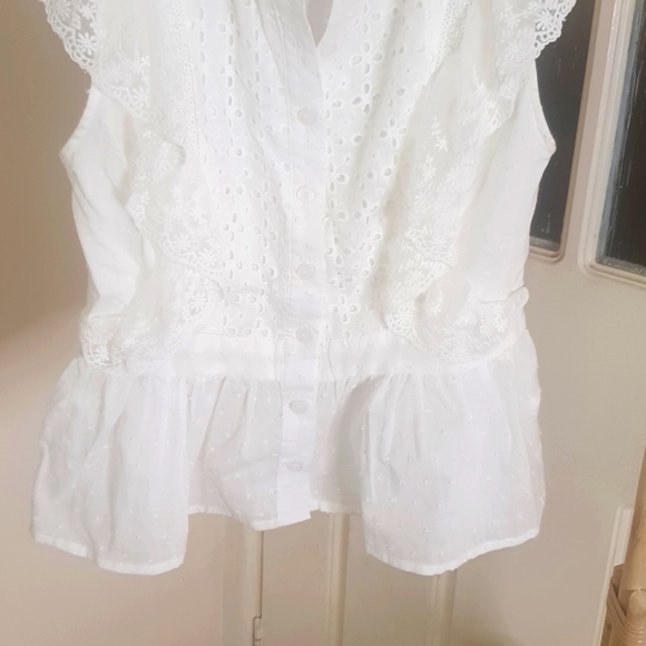 🤍 White Blouse 🤍 - Picture 3 of 5